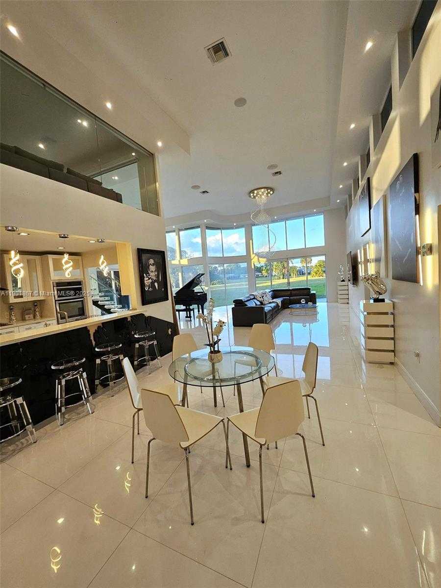 Small Image of 6003 UMBRELLA TREE LN, Tamarac Number 20