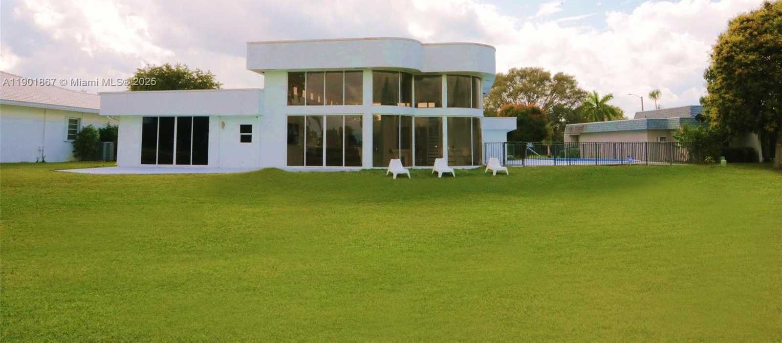 Small Image of 6003 UMBRELLA TREE LN, Tamarac Number 3