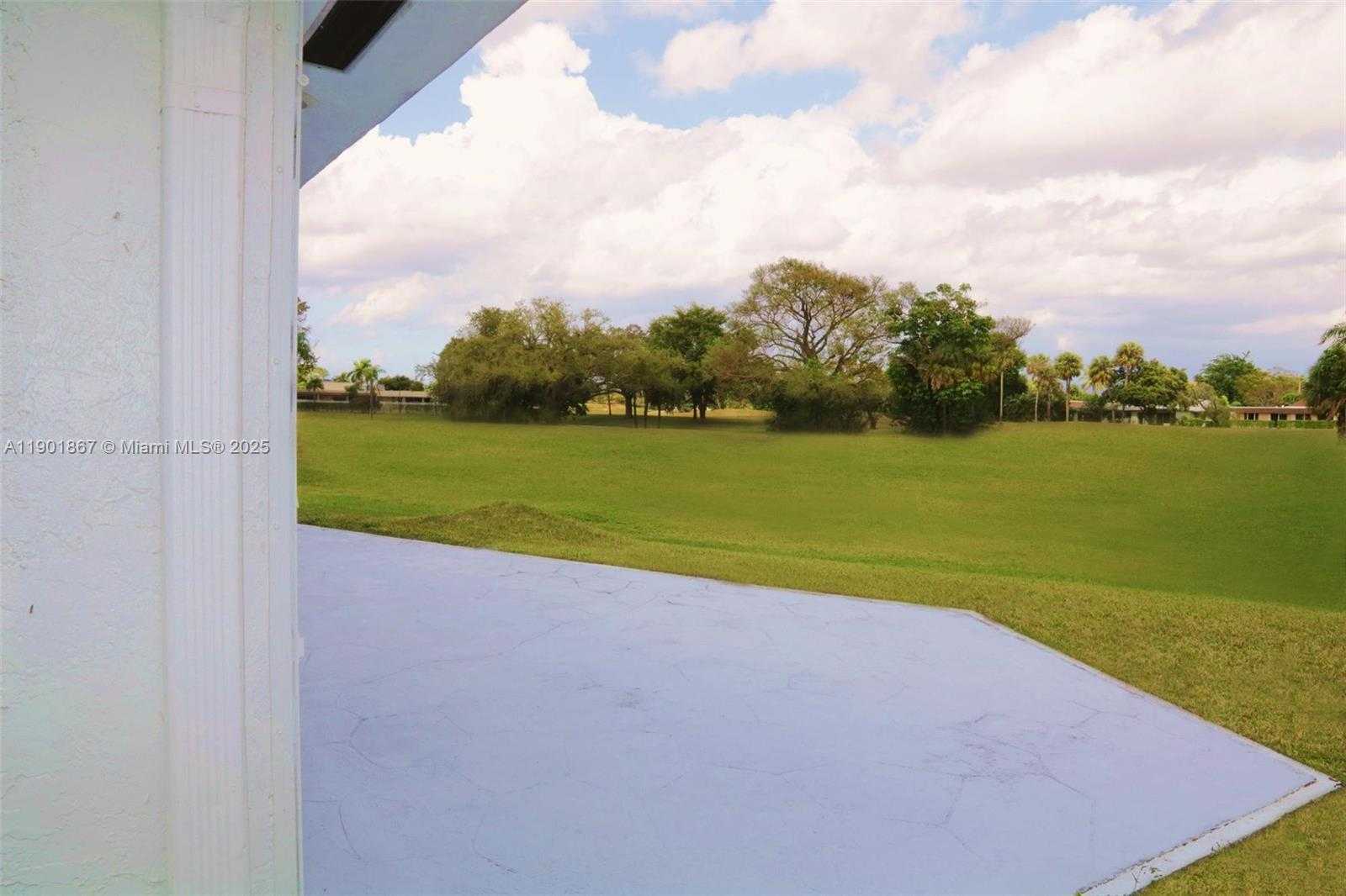 Small Image of 6003 UMBRELLA TREE LN, Tamarac Number 5