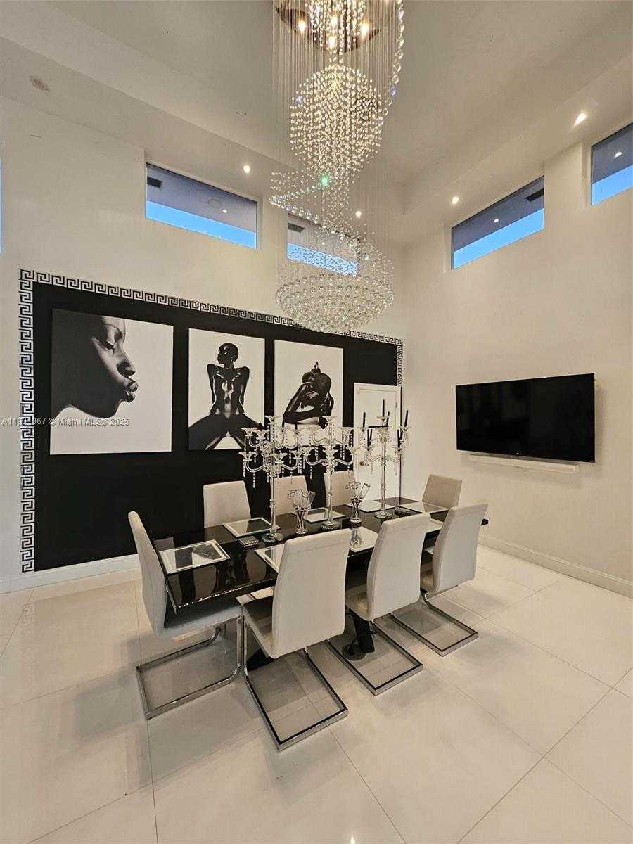 Small Image of 6003 UMBRELLA TREE LN, Tamarac Number 8