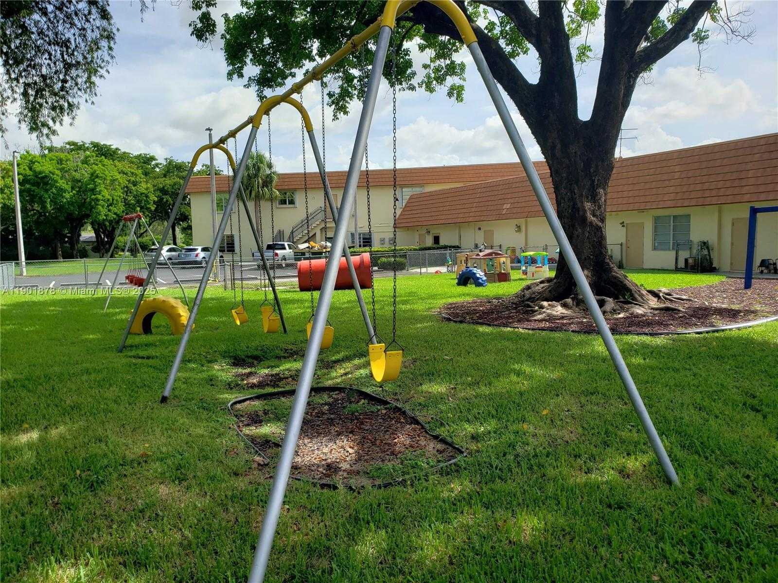 Small Image of 7701 CAMINO REAL #A202, Miami Number 24