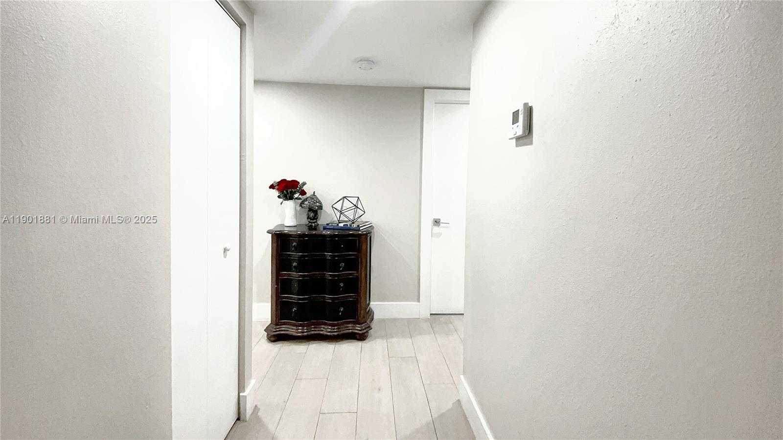 Small Image of 520 BRICKELL KEY DR #A1010, Miami Number 10