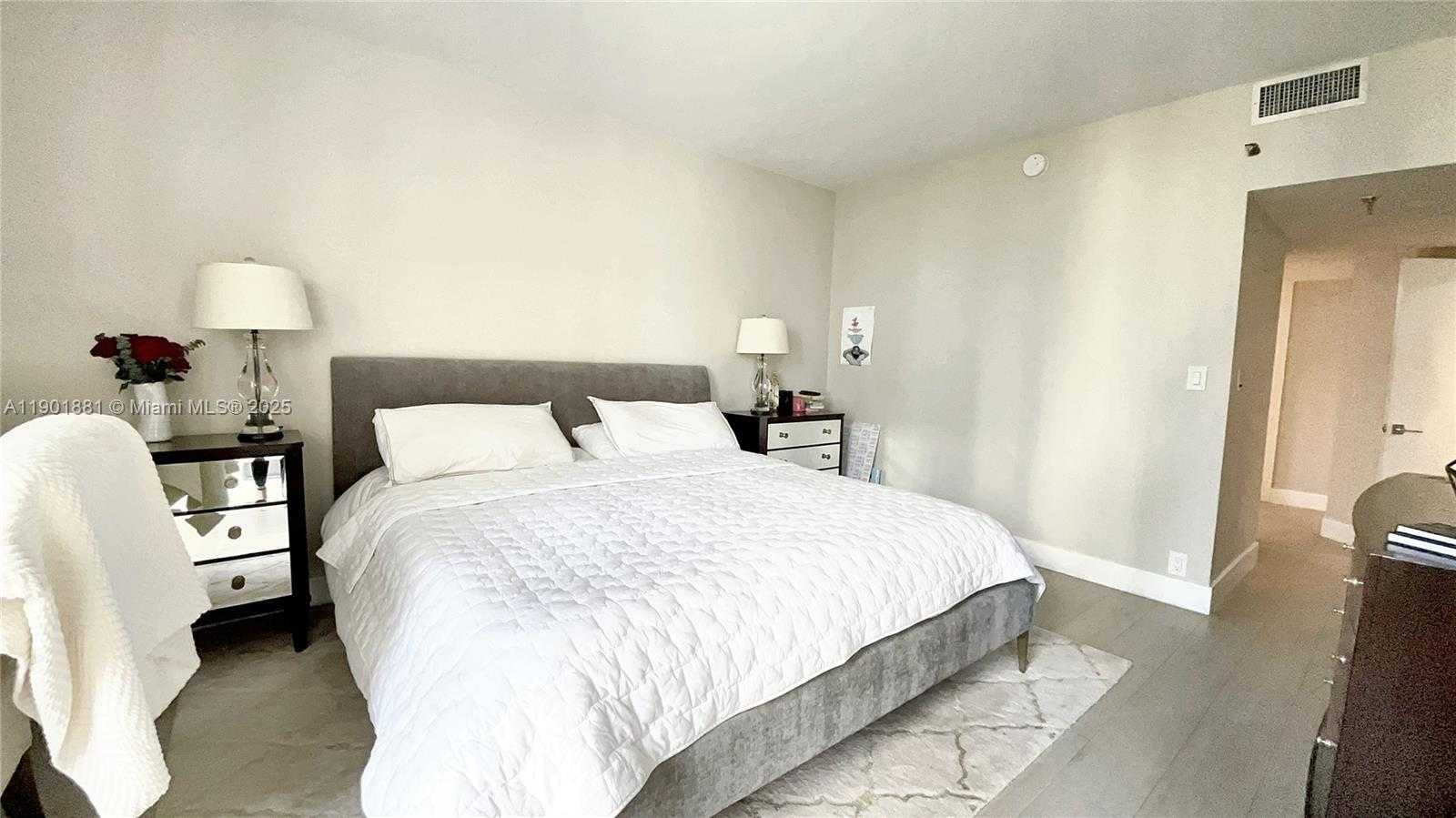 Small Image of 520 BRICKELL KEY DR #A1010, Miami Number 12