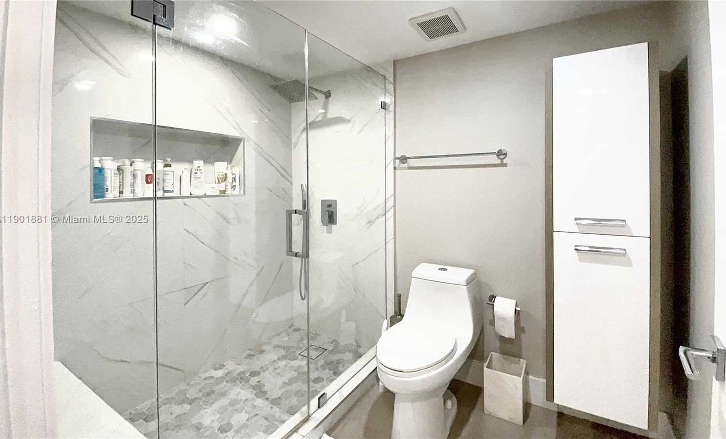 Small Image of 520 BRICKELL KEY DR #A1010, Miami Number 15