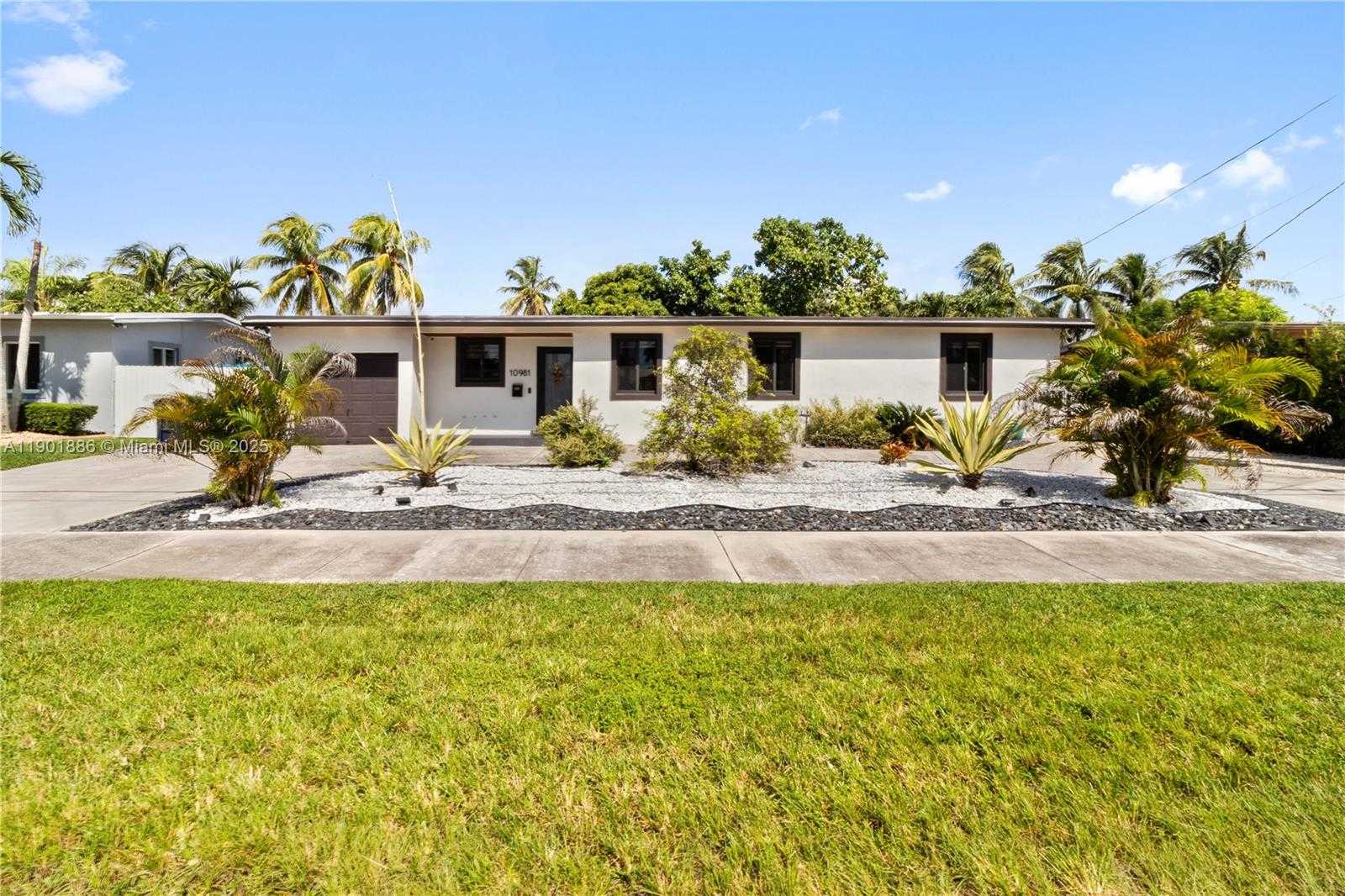 Small Image of 10981 SOUTH WEST 47TH ST, Miami Number 2