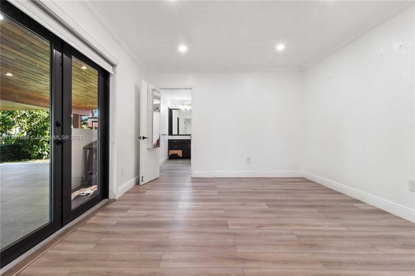 Small Image of 10981 SOUTH WEST 47TH ST, Miami Number 4