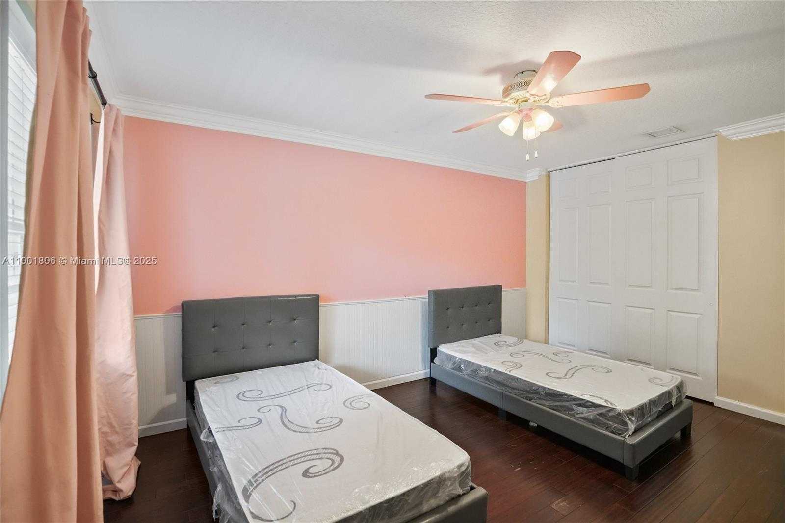 Imagen de Pequeño Objeto