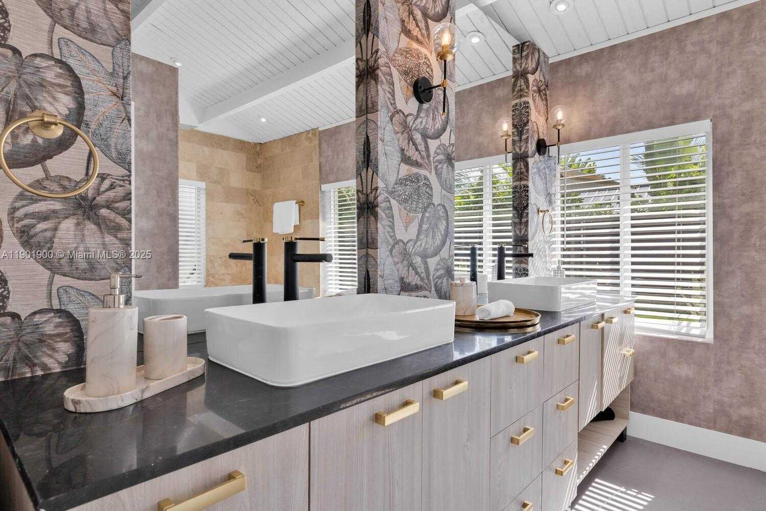 Imagen de Pequeño Objeto