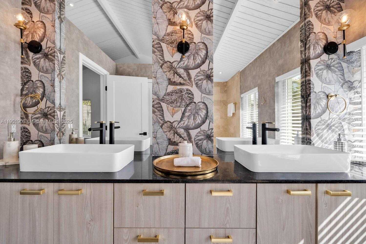 Imagen de Pequeño Objeto