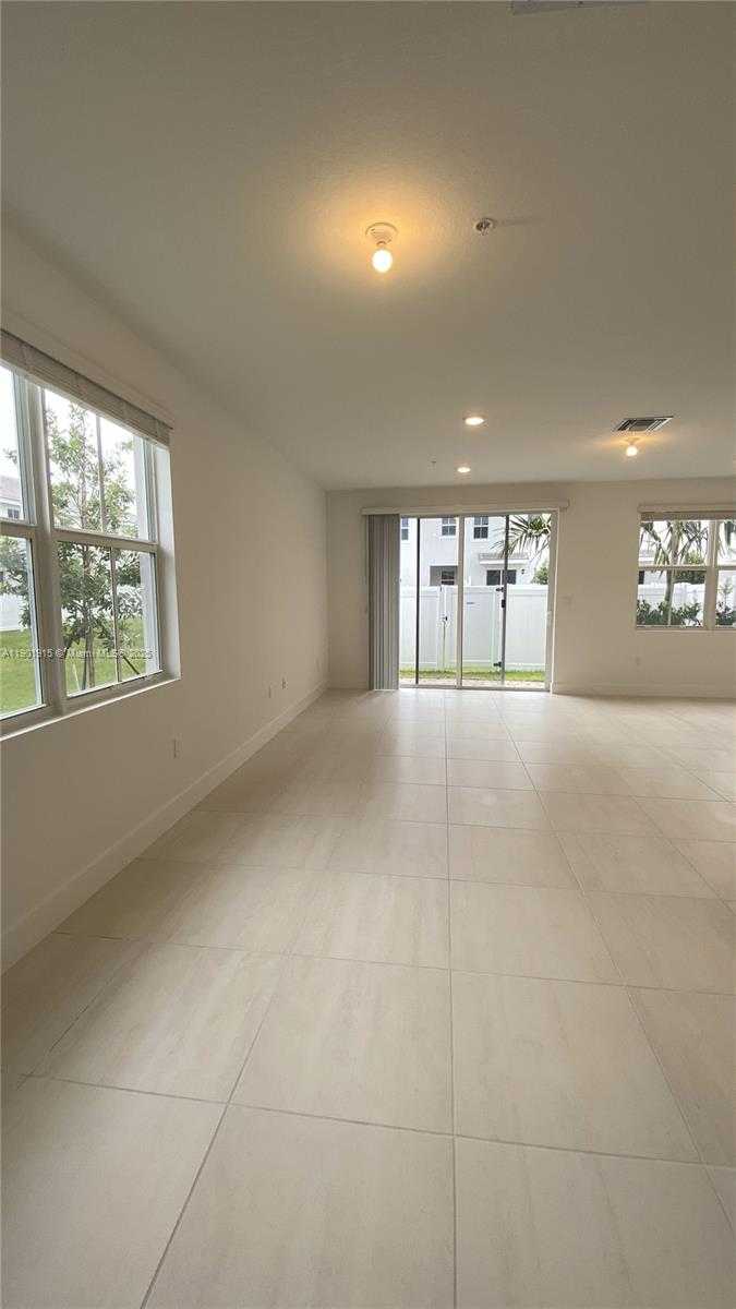 Small Image of 125 SOUTH WEST 171ST WAY #125, Pembroke Pines Number 5