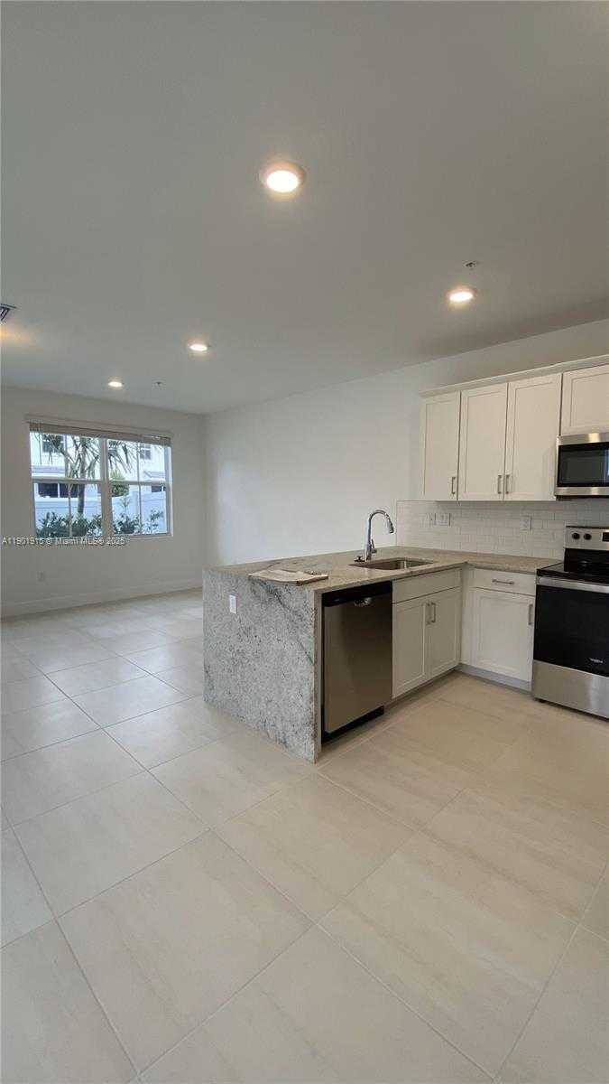 Small Image of 125 SOUTH WEST 171ST WAY #125, Pembroke Pines Number 6