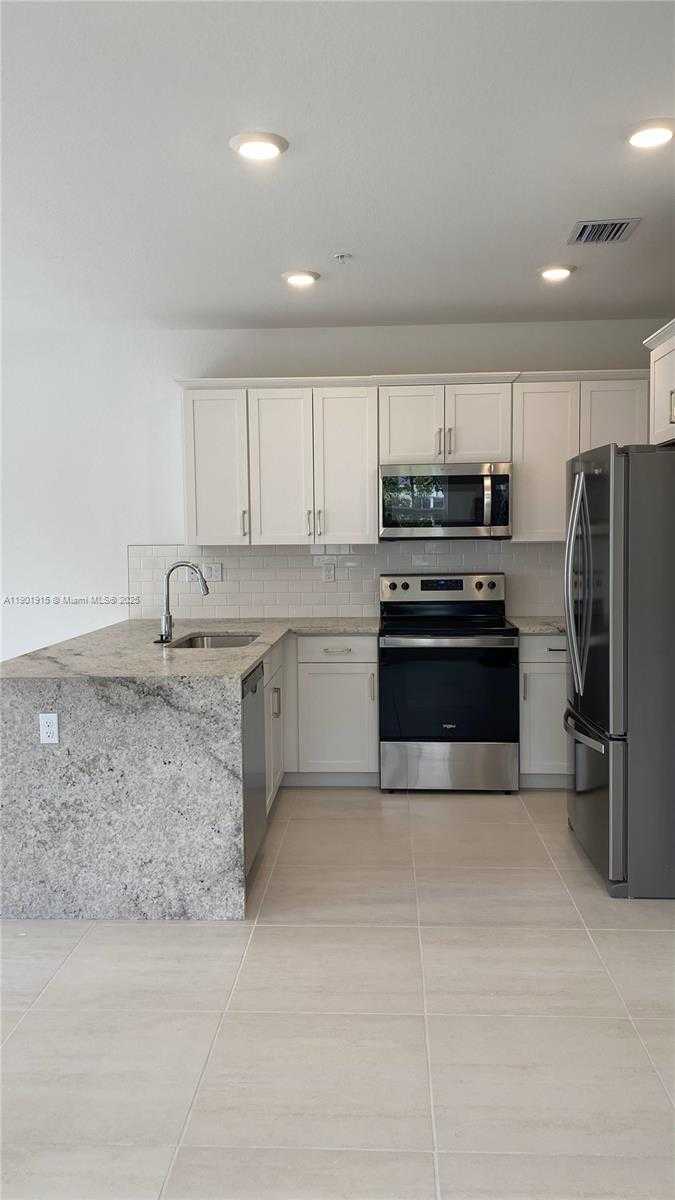 Small Image of 125 SOUTH WEST 171ST WAY #125, Pembroke Pines Number 8