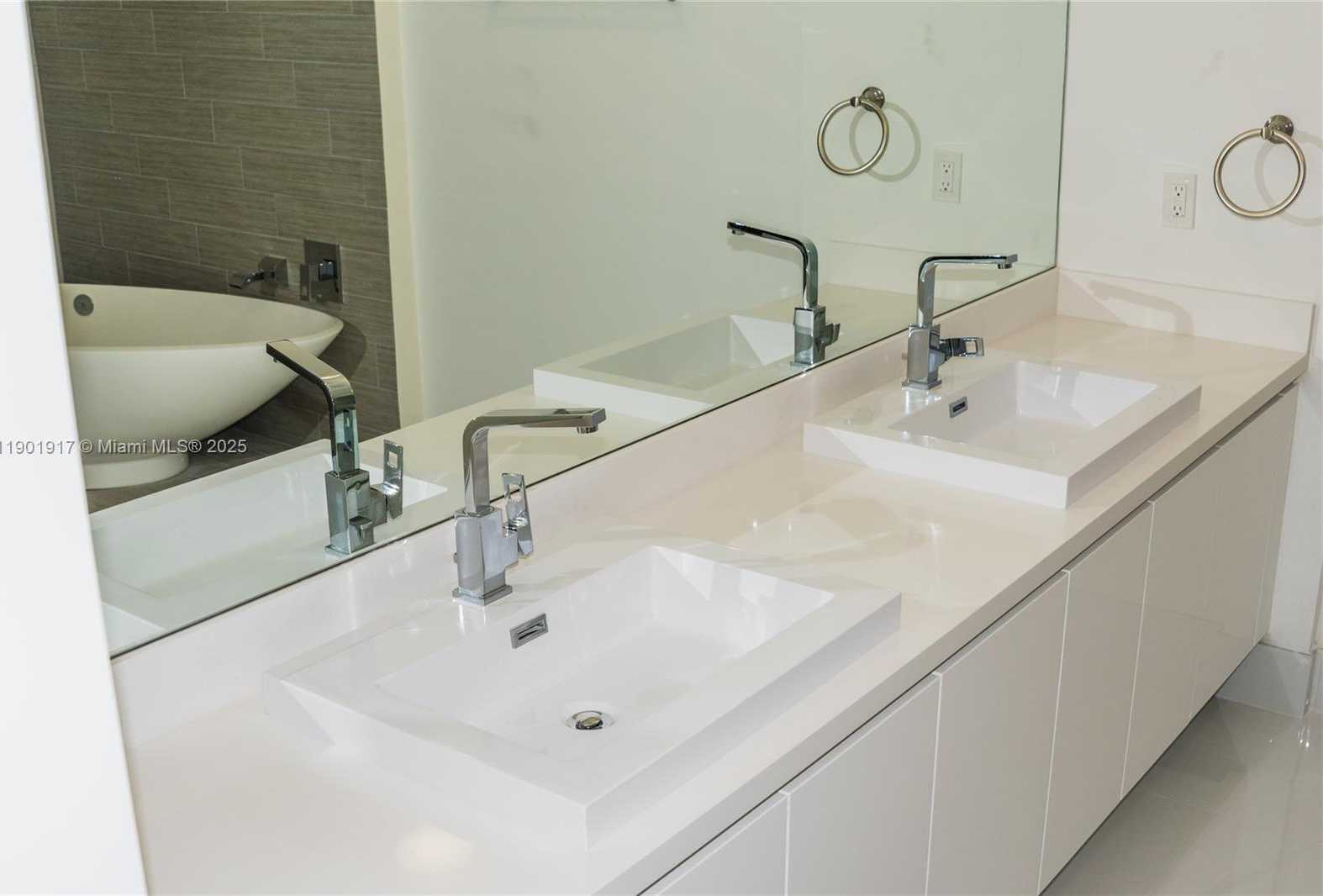 Imagen de Pequeño Objeto