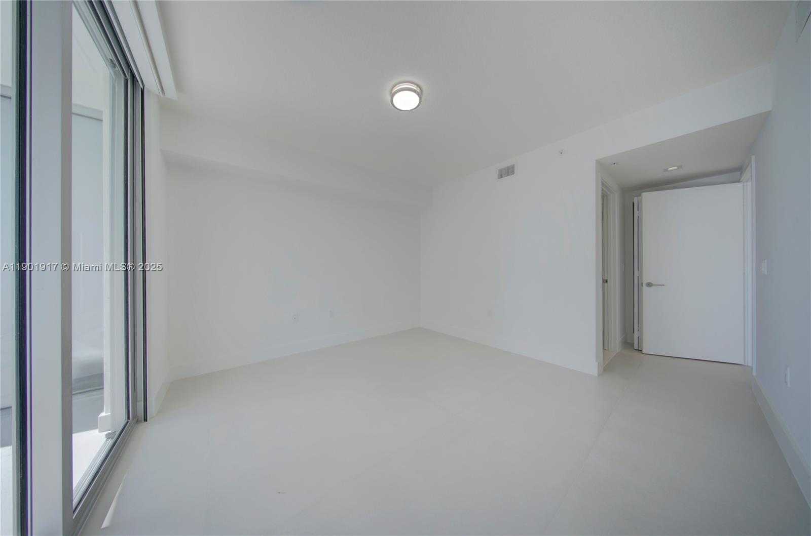 Imagen de Pequeño Objeto