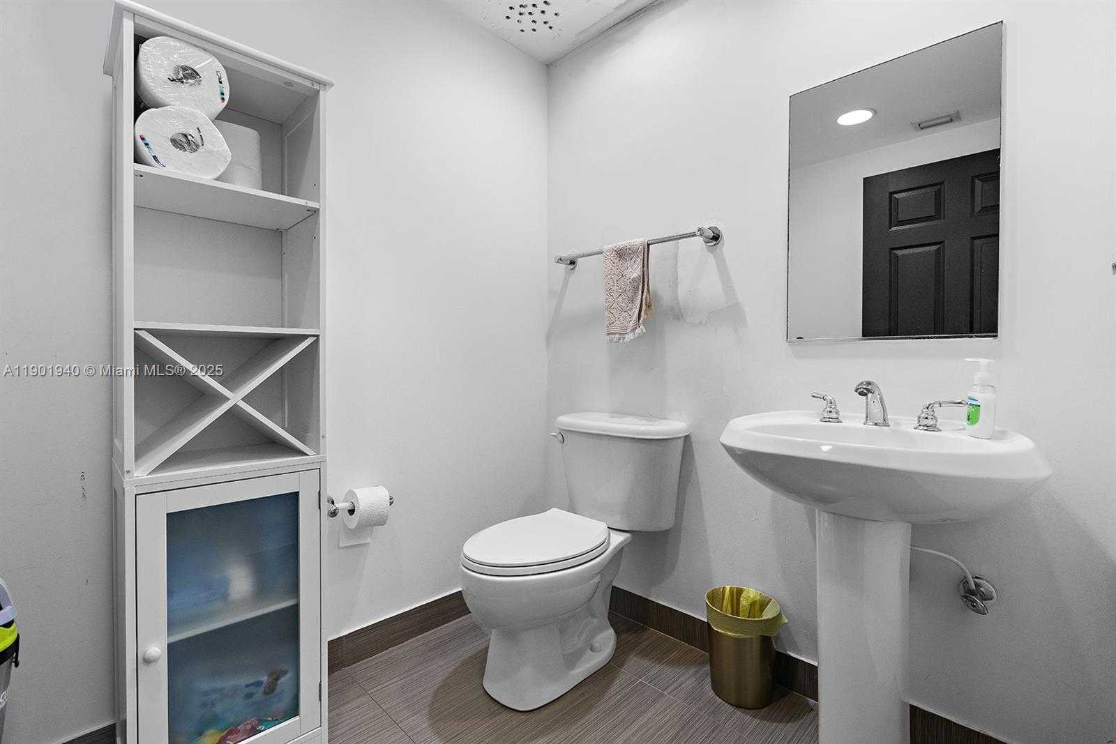 Small Image of 2000 NORTH BAYSHORE DR #519, Miami Number 16