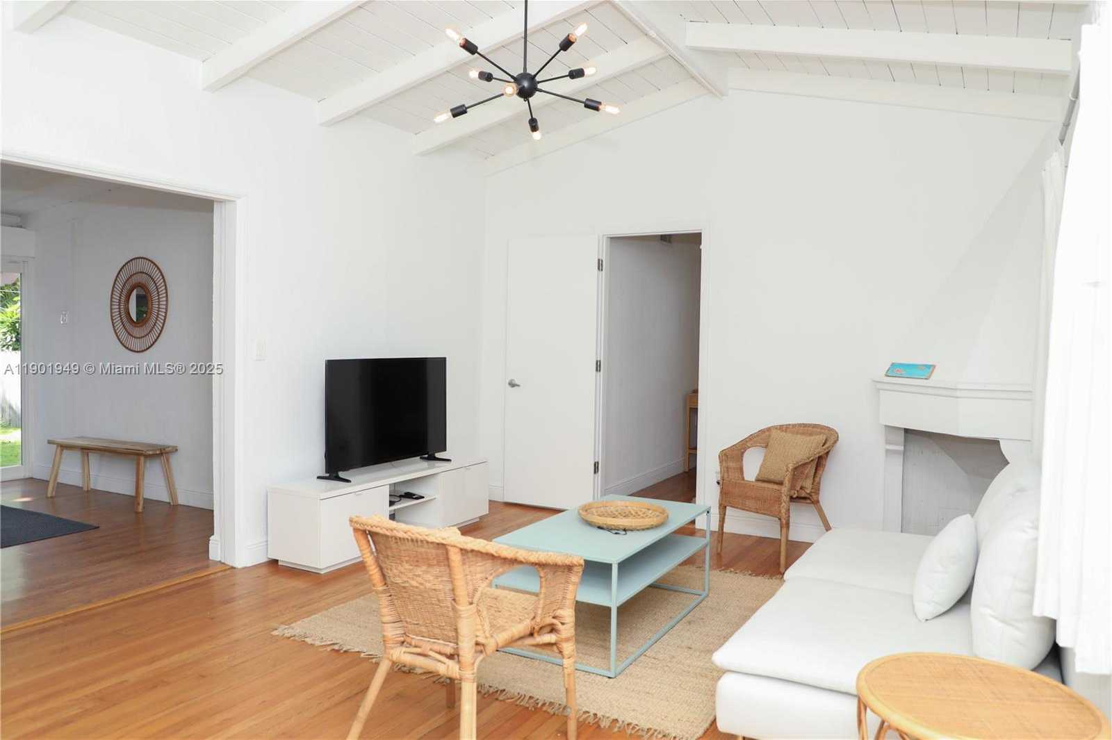 Small Image of 460 NORTH EAST 76TH ST, Miami Number 4