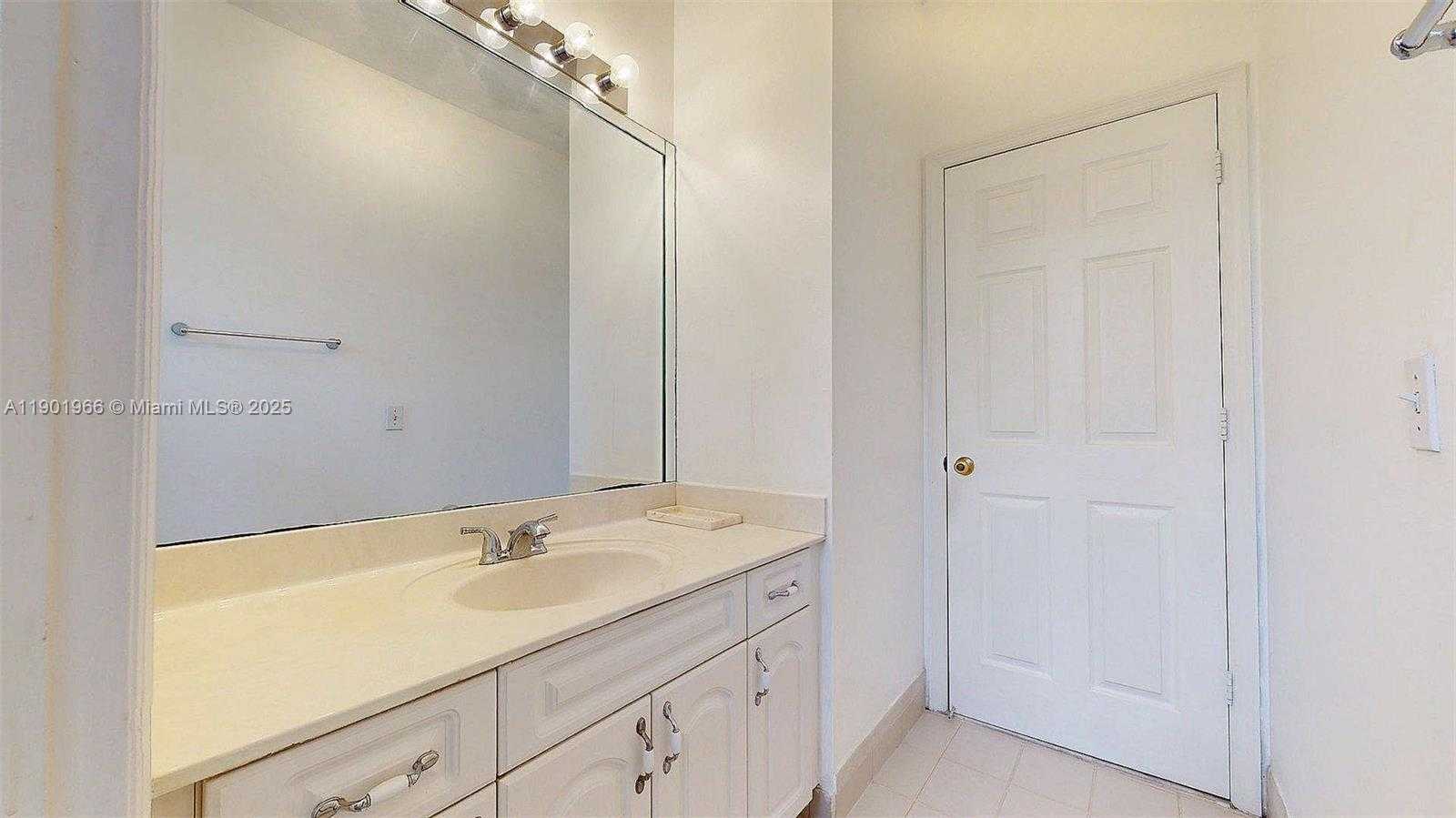 Small Image of 12567 SOUTH WEST 121ST AVE, Miami Number 17