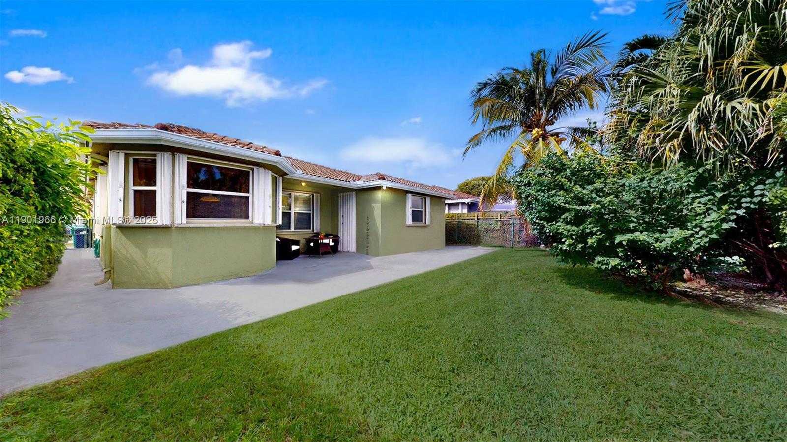 Small Image of 12567 SOUTH WEST 121ST AVE, Miami Number 3