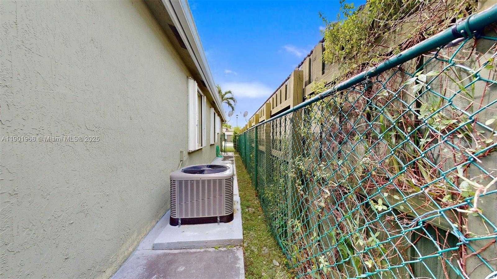 Small Image of 12567 SOUTH WEST 121ST AVE, Miami Number 35