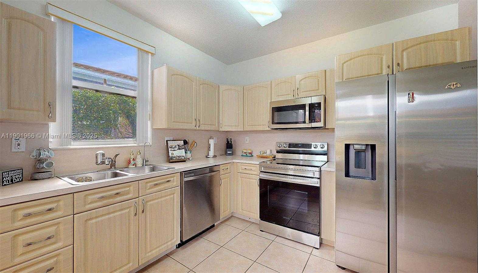 Small Image of 12567 SOUTH WEST 121ST AVE, Miami Number 7