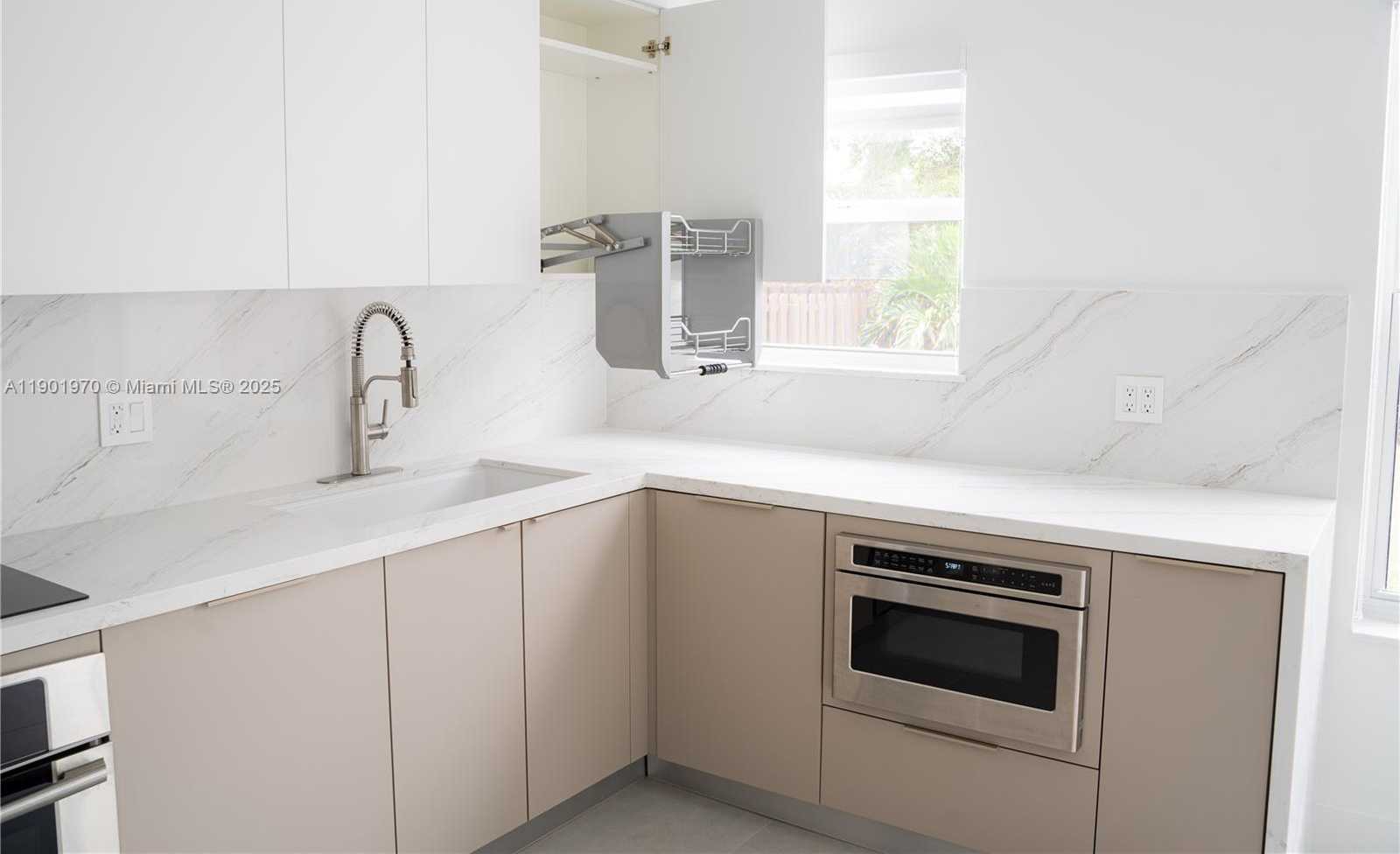 Small Image of 10996 NORTH WEST 58TH TER, Doral Number 25