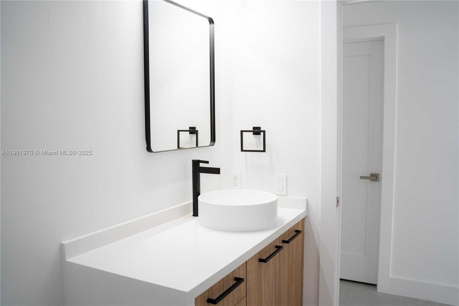 Small Image of 10996 NORTH WEST 58TH TER, Doral Number 38