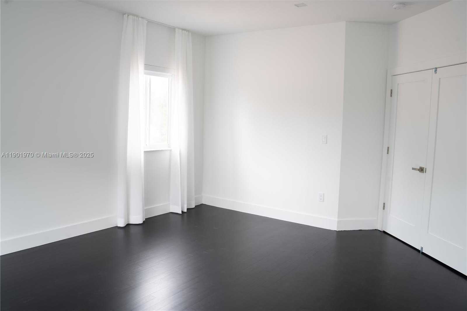 Small Image of 10996 NORTH WEST 58TH TER, Doral Number 40