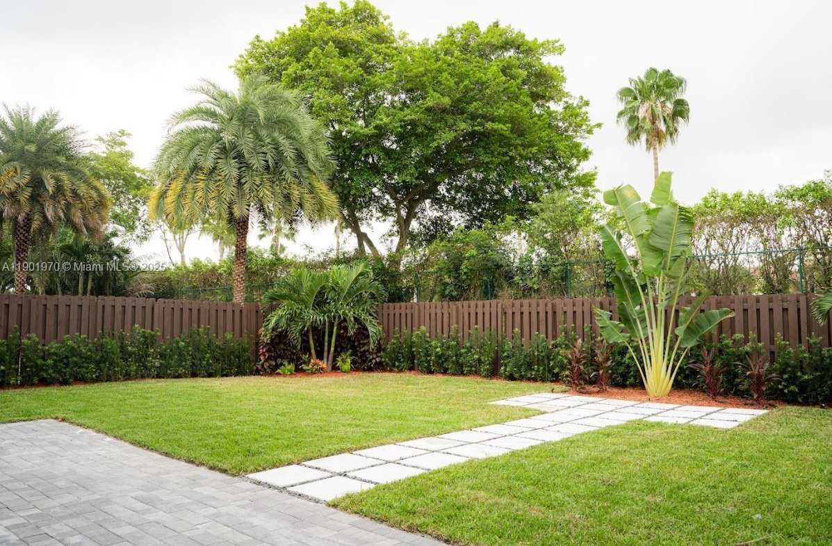 Small Image of 10996 NORTH WEST 58TH TER, Doral Number 5