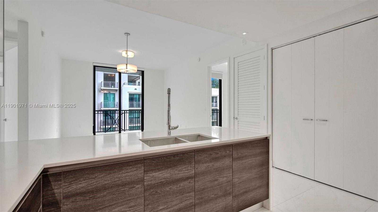 Small Image of 301 ALTARA AVE #801, Coral Gables Number 2