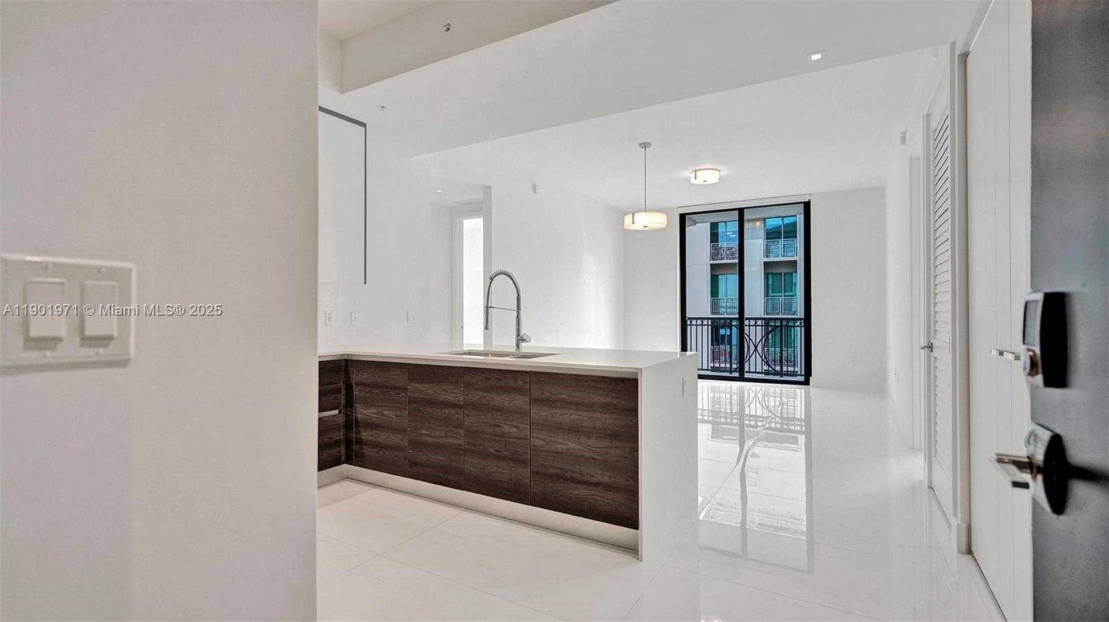Small Image of 301 ALTARA AVE #801, Coral Gables Number 3