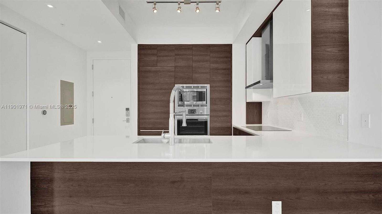 Small Image of 301 ALTARA AVE #801, Coral Gables Number 5