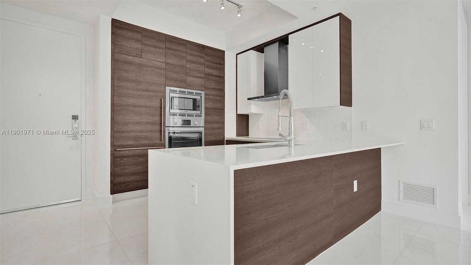 Small Image of 301 ALTARA AVE #801, Coral Gables Number 7