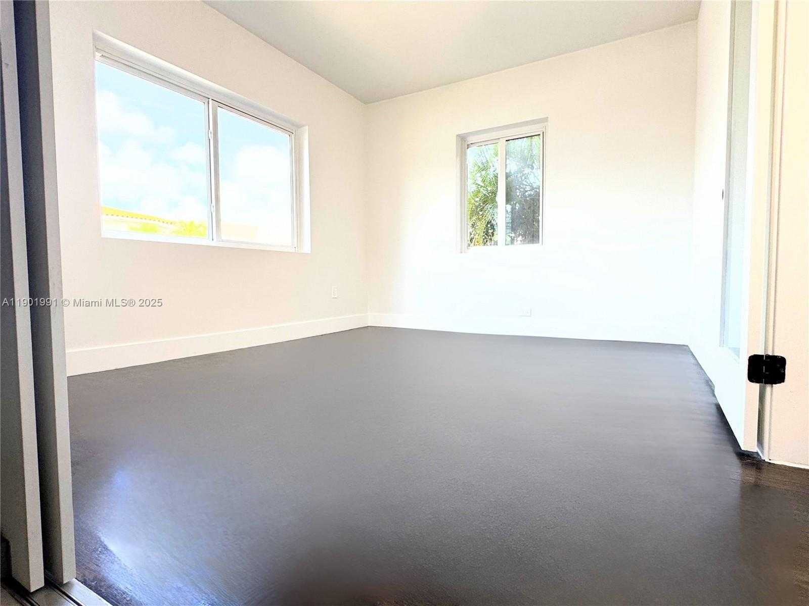 Small Image of 7325 BYRON AVE #1, Miami Beach Number 2