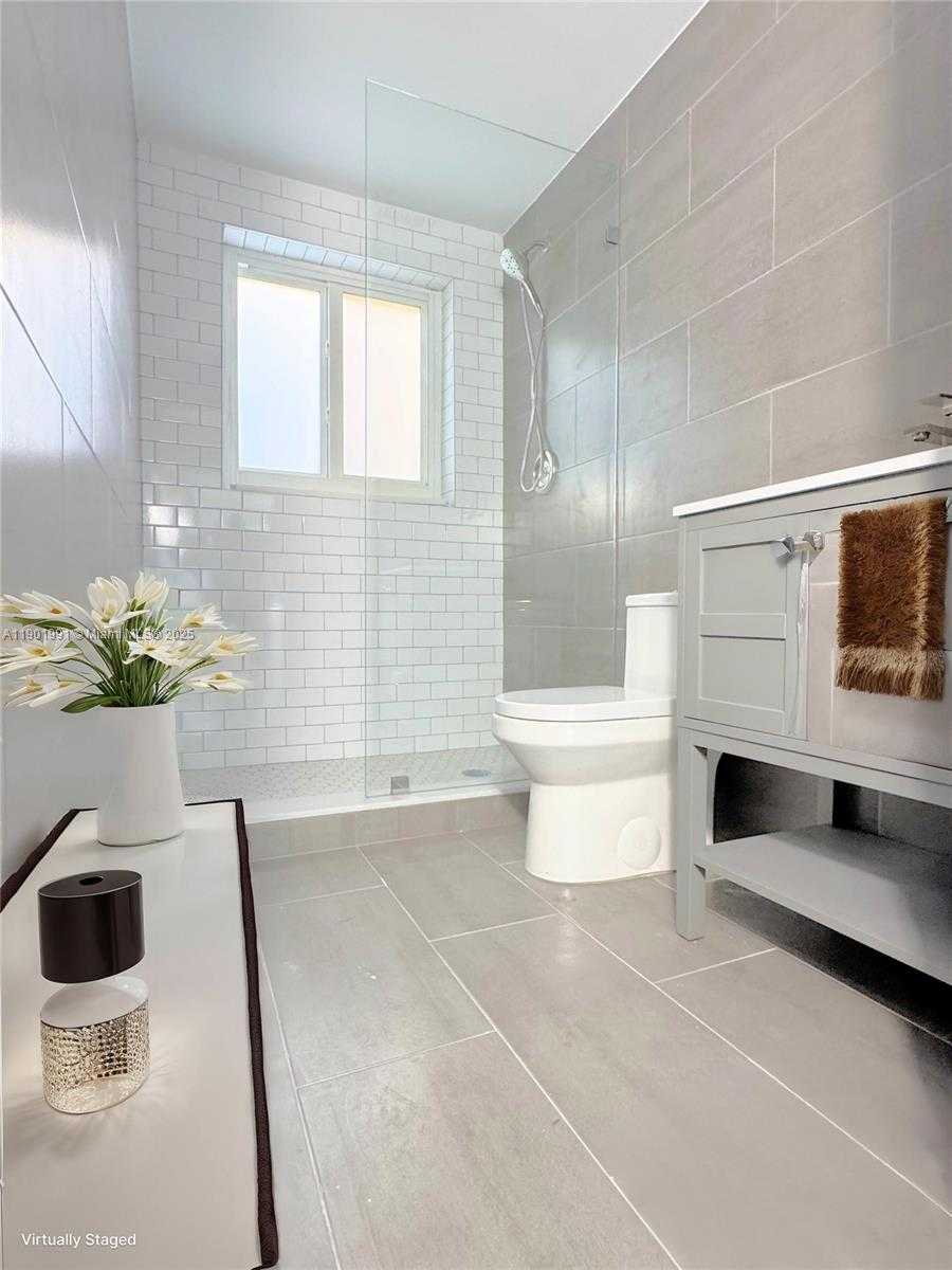 Small Image of 7325 BYRON AVE #1, Miami Beach Number 4