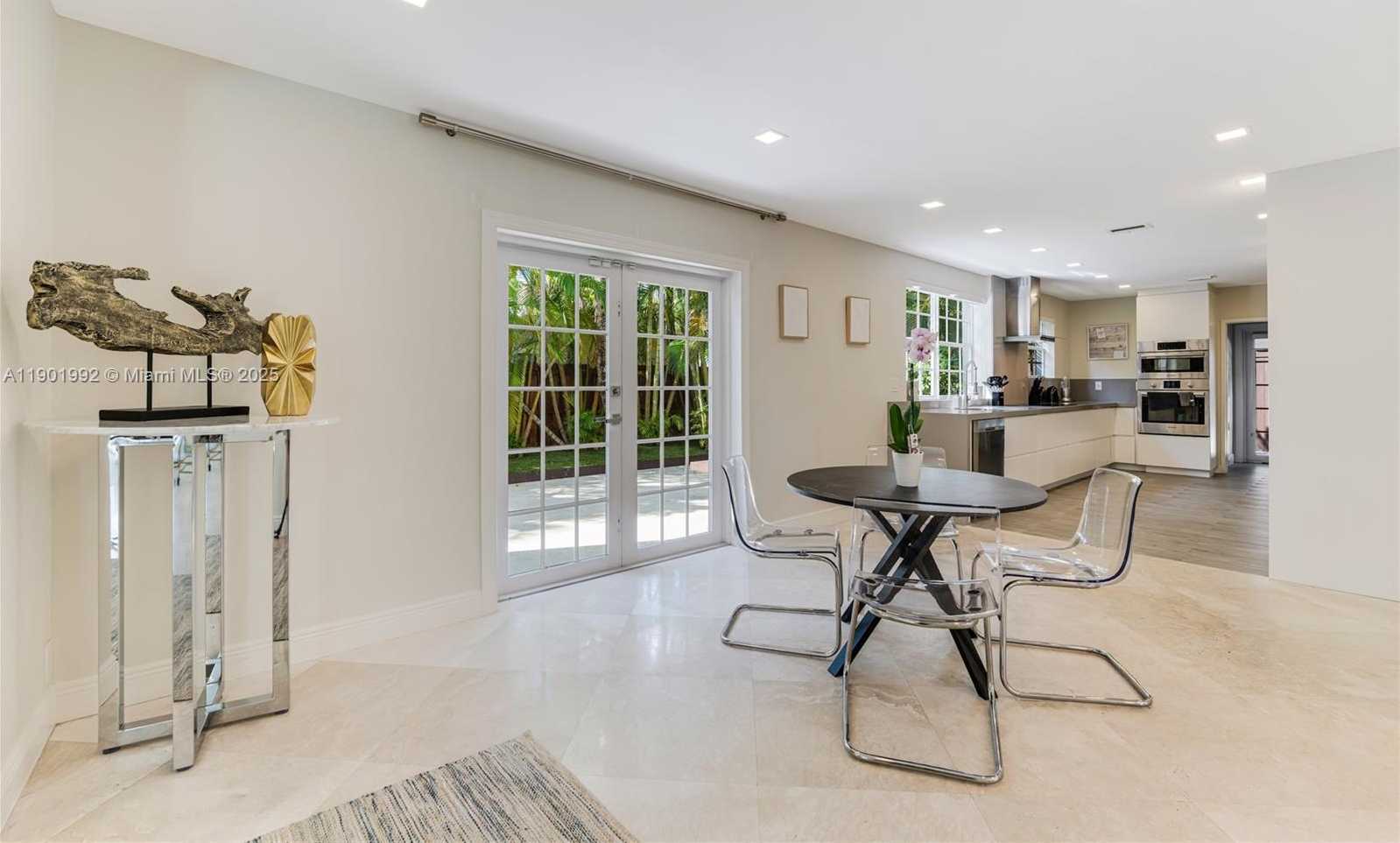 Small Image of 140 NORTH HIBISCUS DR, Miami Beach Number 12