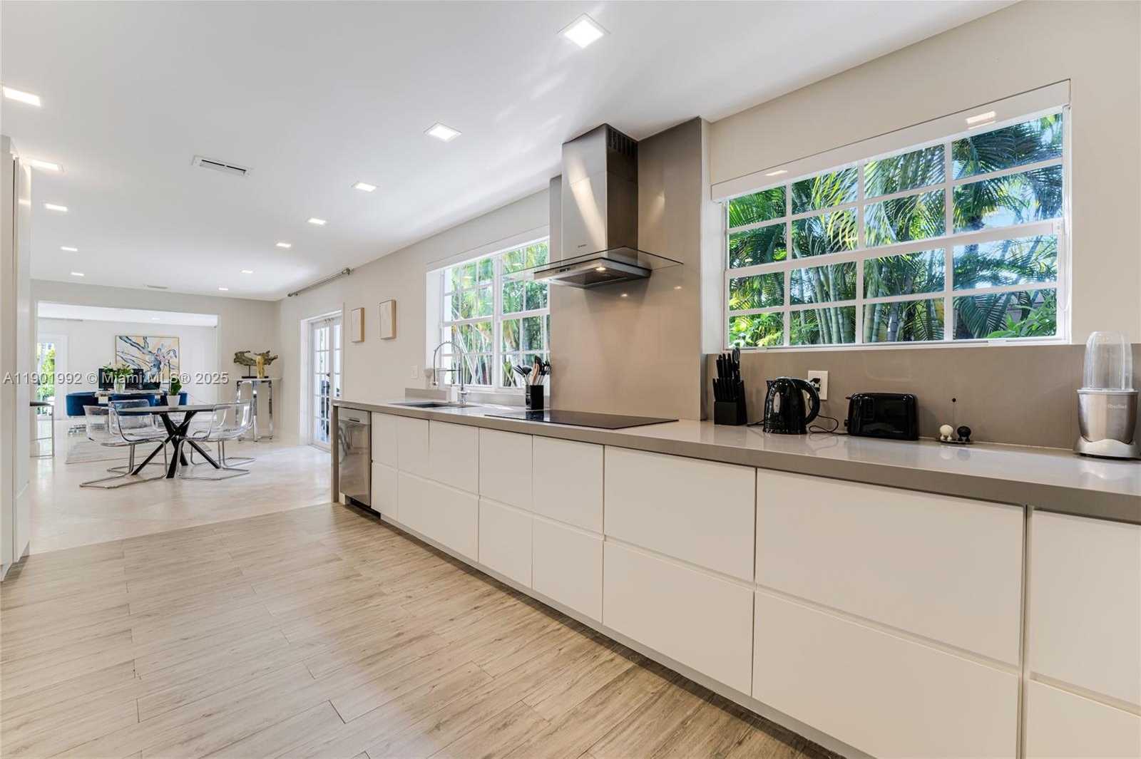 Small Image of 140 NORTH HIBISCUS DR, Miami Beach Number 14