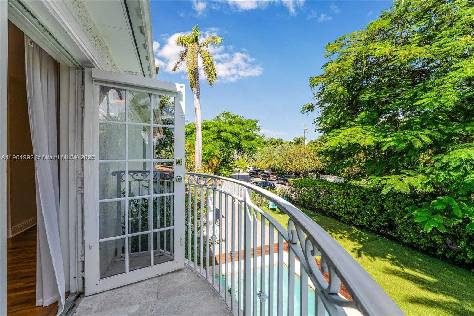 Small Image of 140 NORTH HIBISCUS DR, Miami Beach Number 17