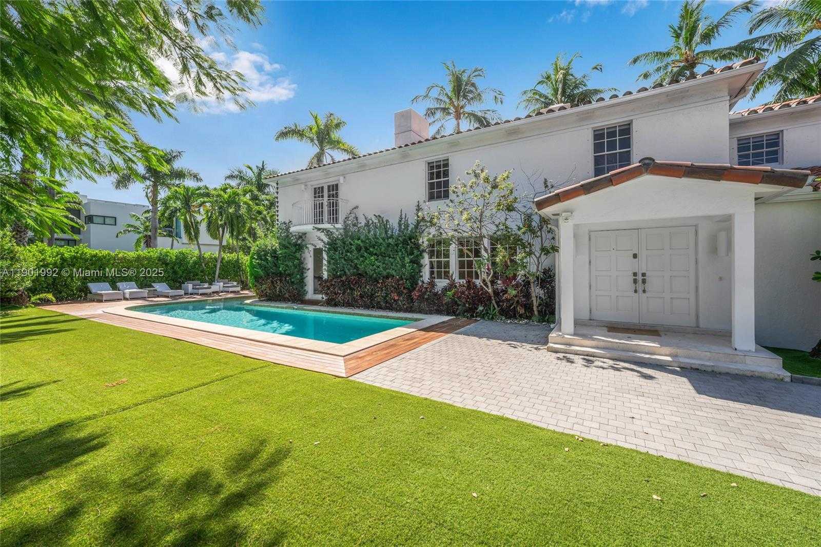 Small Image of 140 NORTH HIBISCUS DR, Miami Beach Number 2