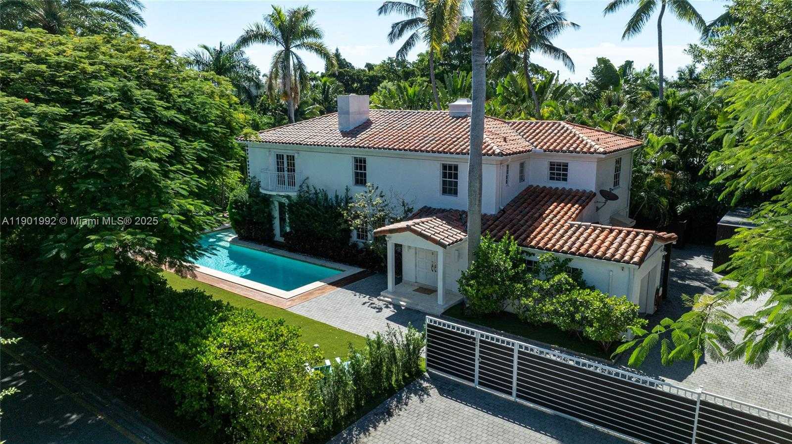 Small Image of 140 NORTH HIBISCUS DR, Miami Beach Number 3