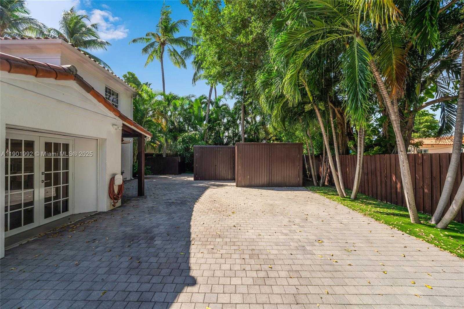Small Image of 140 NORTH HIBISCUS DR, Miami Beach Number 30