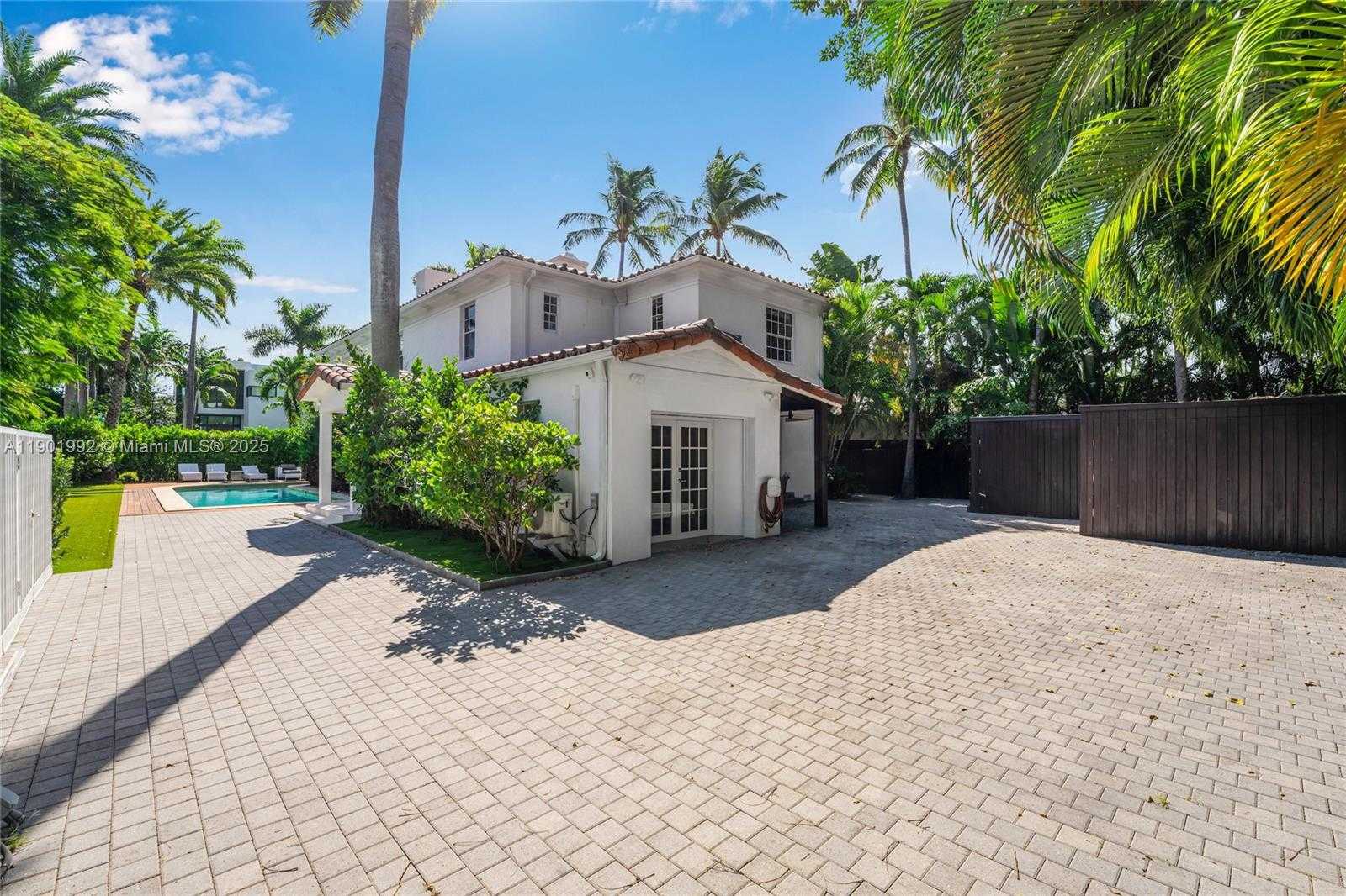 Small Image of 140 NORTH HIBISCUS DR, Miami Beach Number 31