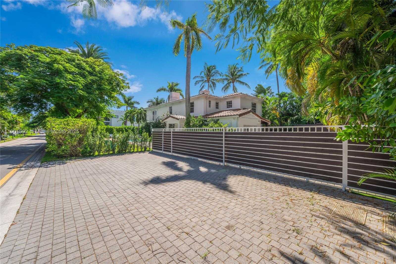 Small Image of 140 NORTH HIBISCUS DR, Miami Beach Number 40