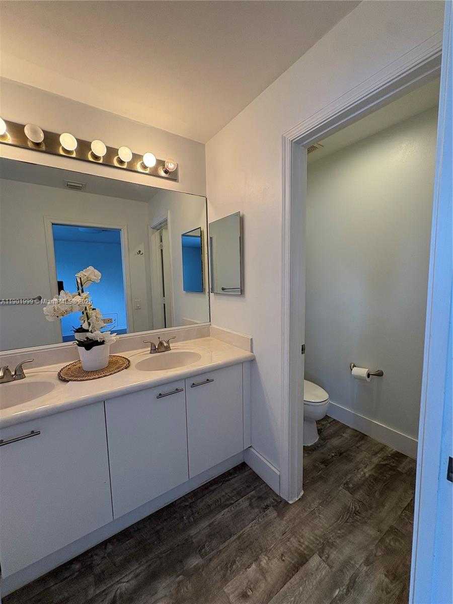 Small Image of 1064 GOLDEN CANE DR #1064, Weston Number 24