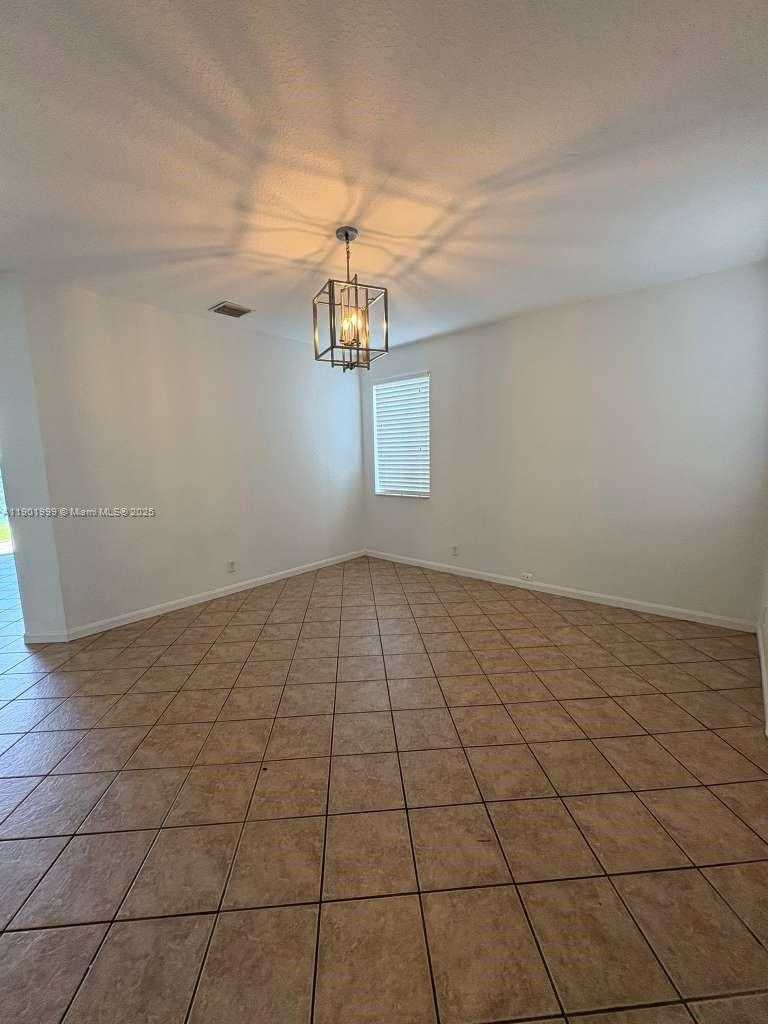 Small Image of 1064 GOLDEN CANE DR #1064, Weston Number 3