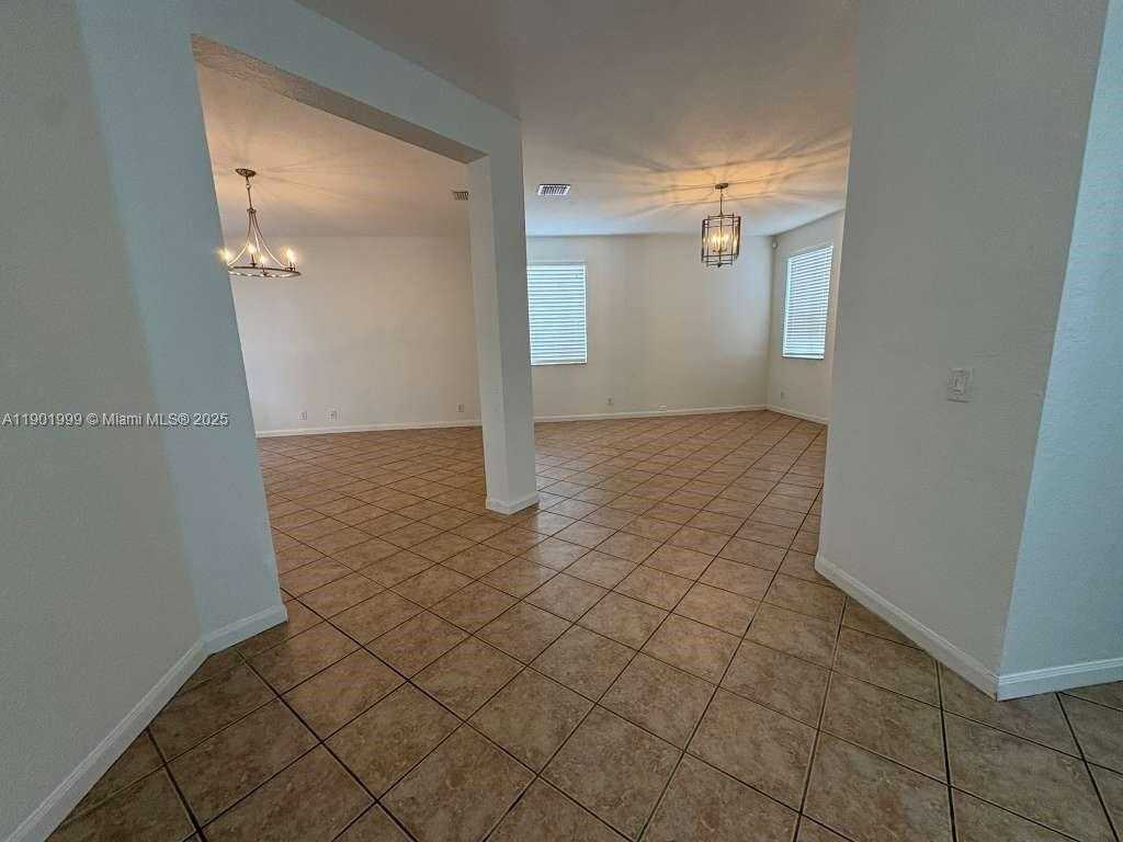 Small Image of 1064 GOLDEN CANE DR #1064, Weston Number 4