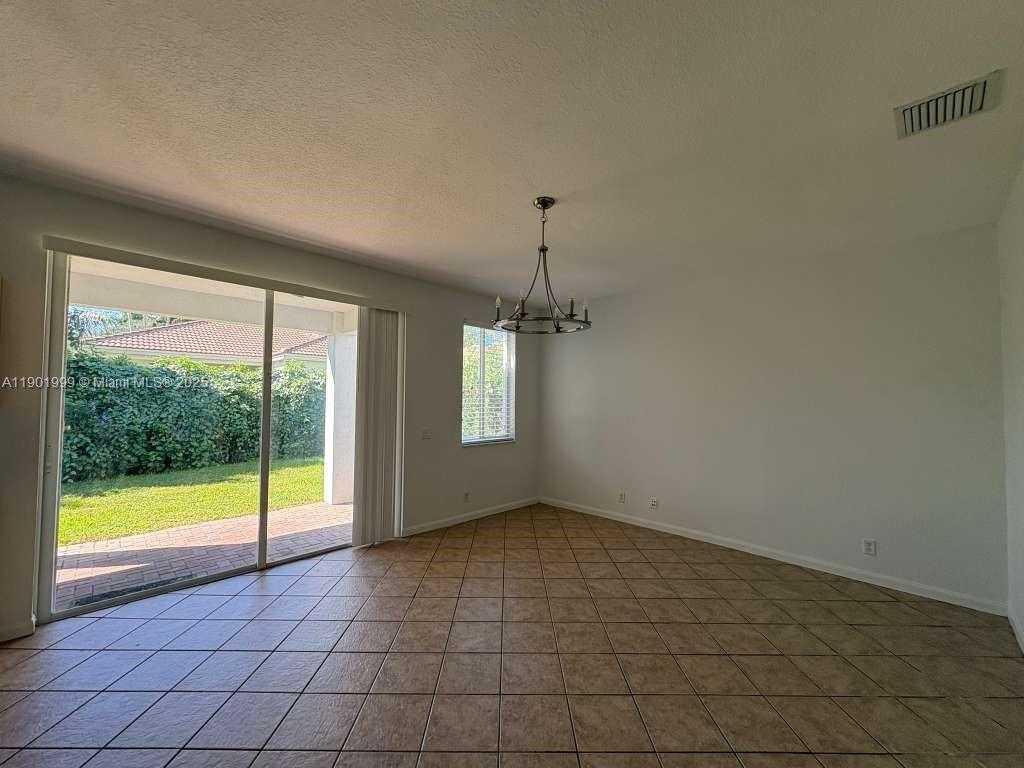 Small Image of 1064 GOLDEN CANE DR #1064, Weston Number 5