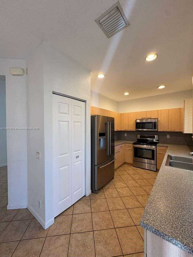 Small Image of 1064 GOLDEN CANE DR #1064, Weston Number 7