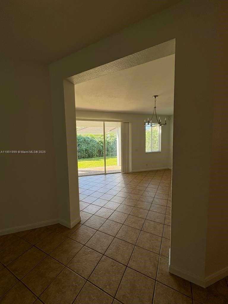 Small Image of 1064 GOLDEN CANE DR #1064, Weston Number 9