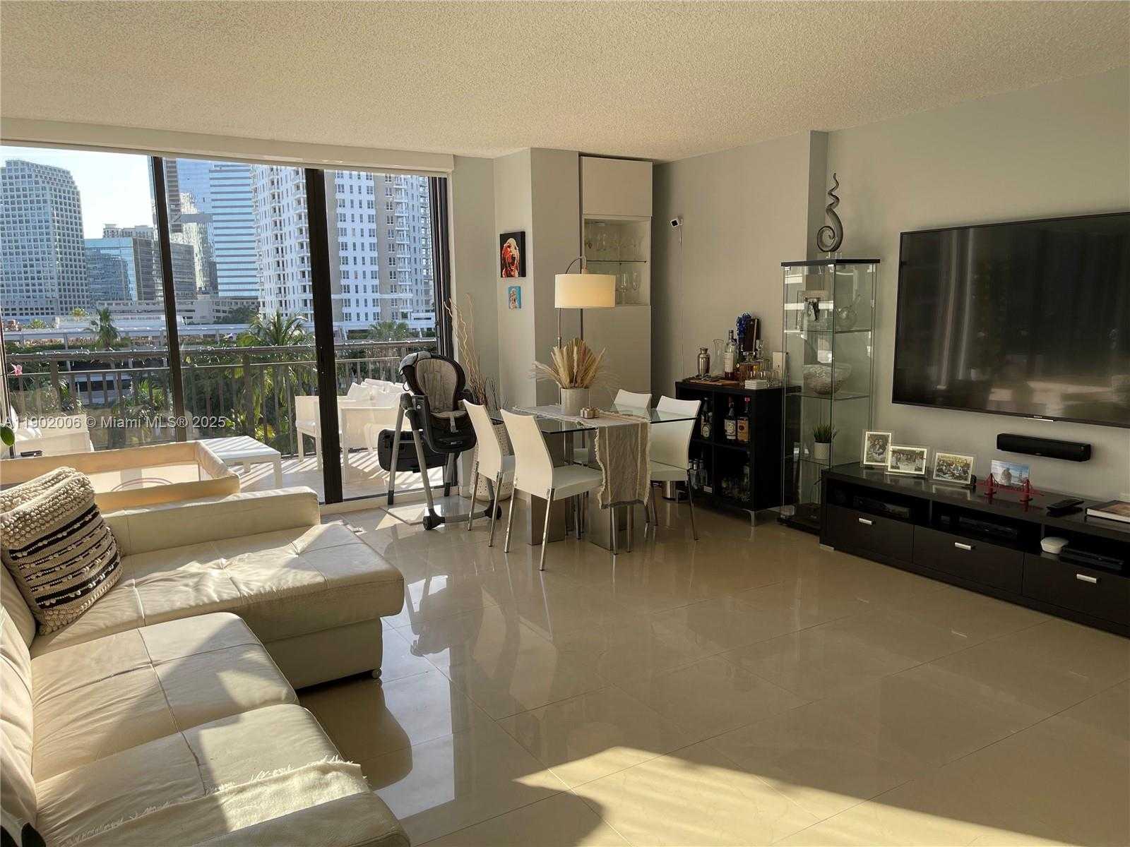 Small Image of 540 BRICKELL KEY DR #711, Miami Number 11