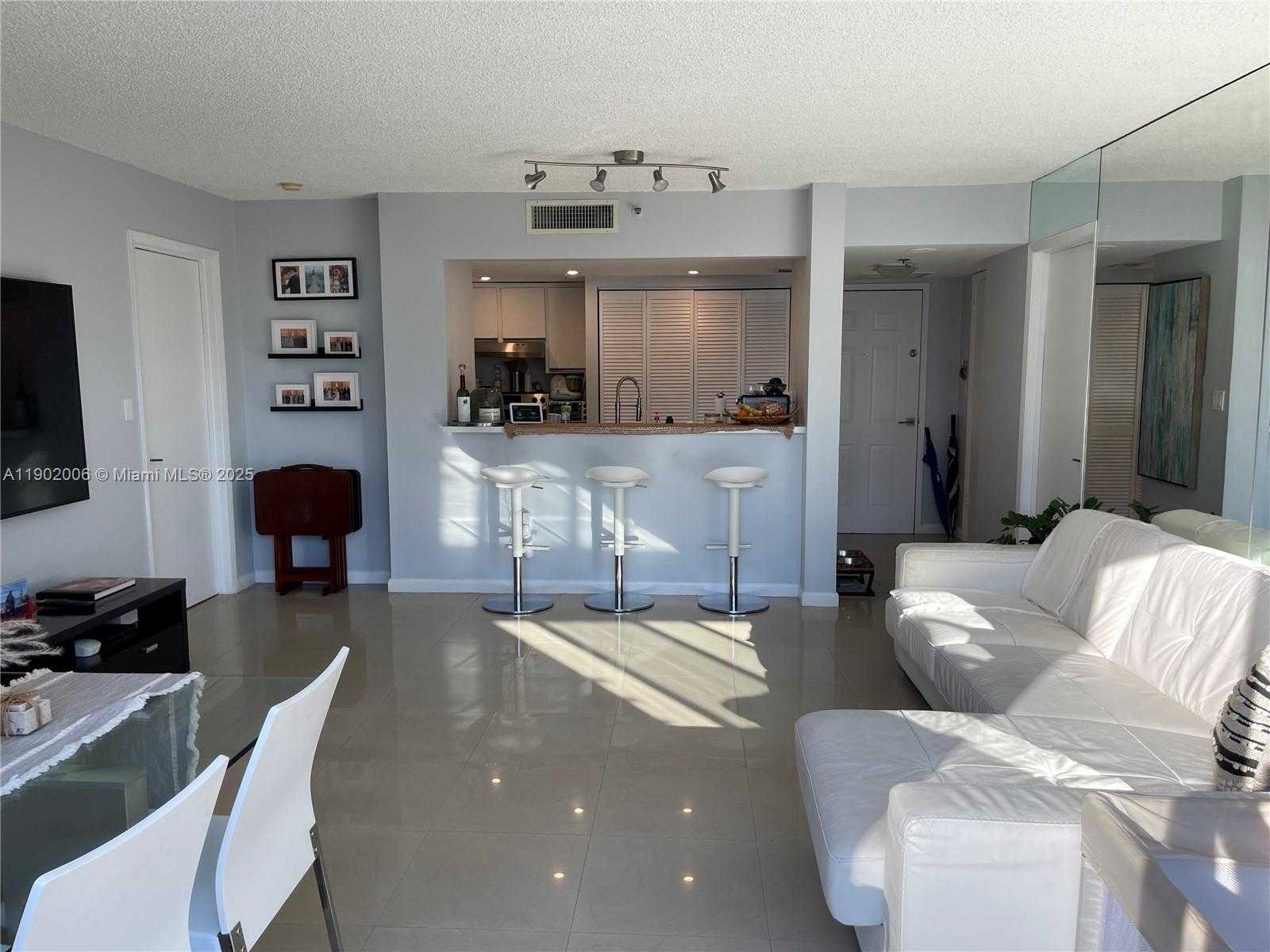 Small Image of 540 BRICKELL KEY DR #711, Miami Number 13